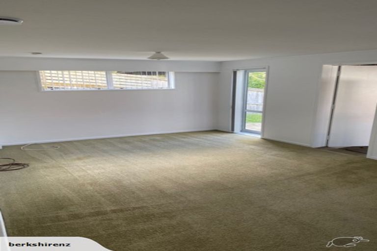 Photo of property in 73 Waimumu Road, Massey, Auckland, 0614