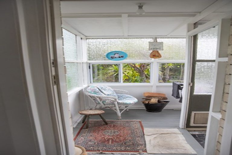 Photo of property in 3/23a Eversleigh Road, Belmont, Auckland, 0622