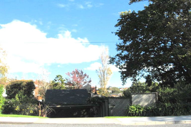 Photo of property in 178 Bleakhouse Road, Mellons Bay, Auckland, 2014