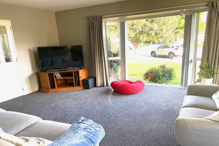 Photo of property in 21 Sutton Place, Dallington, Christchurch, 8061