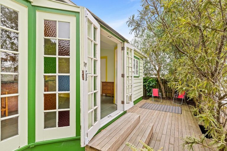 Photo of property in 21 Farquhar Road, Glendene, Auckland, 0602