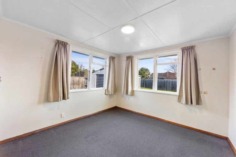 Photo of property in 23 Lambeth Crescent, Northcote, Christchurch, 8052