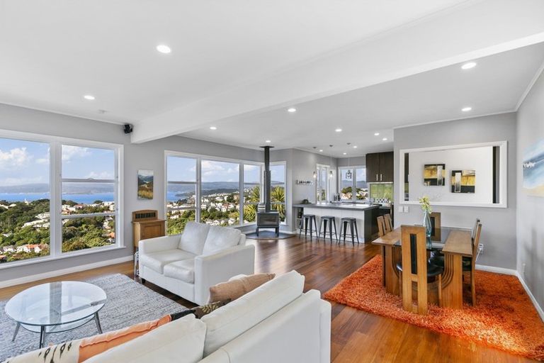 Photo of property in 22 Fairview Crescent, Kelburn, Wellington, 6012