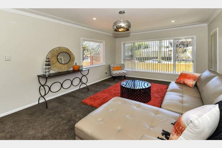 Photo of property in 1 Royal Arch Place, Rosehill, Papakura, 2113