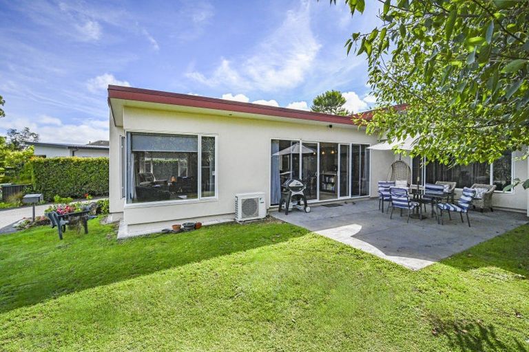 Photo of property in 16 Hikanui Drive, Havelock North, 4130