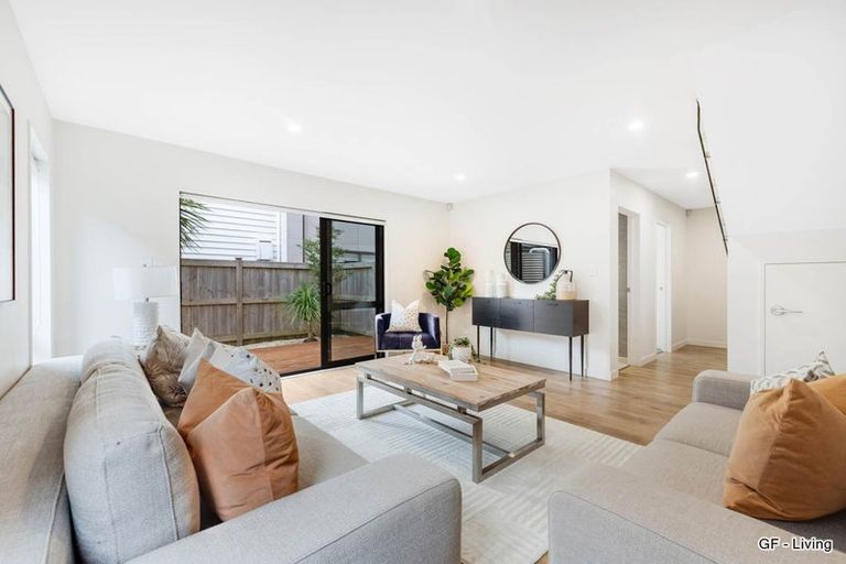 Photo of property in 844c East Coast Road, Oteha, Auckland, 0630