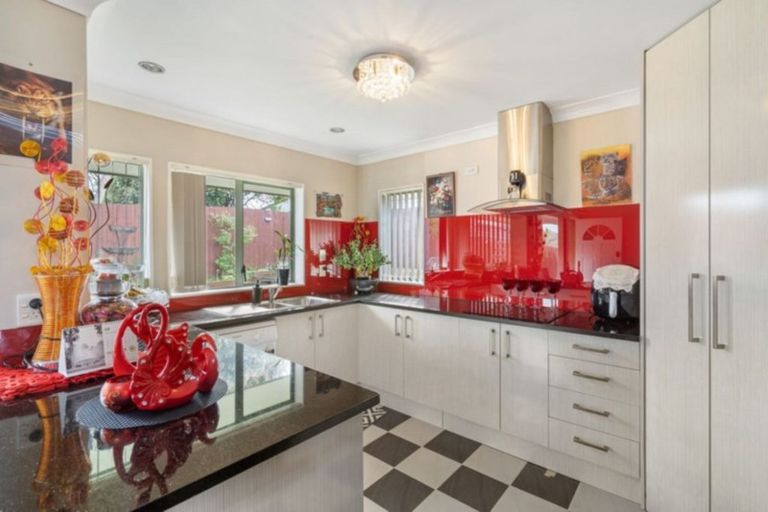 Photo of property in 2/27 Wai Iti Place, Clendon Park, Auckland, 2103