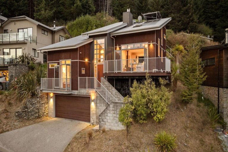 Photo of property in 45 Dart Place, Fernhill, Queenstown, 9300