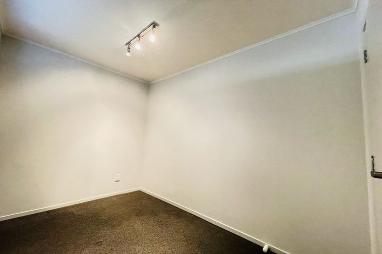Photo of property in 9 Seaview Road, Castor Bay, Auckland, 0620
