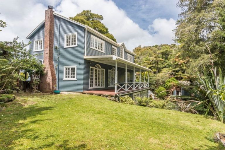 Photo of property in 467 Scenic Drive, Waiatarua, Auckland, 0612