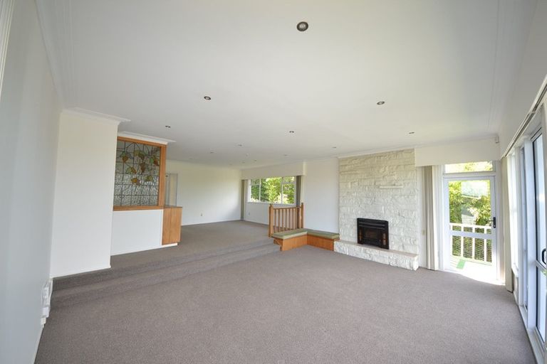 Photo of property in 27 Chivalry Road, Glenfield, Auckland, 0629
