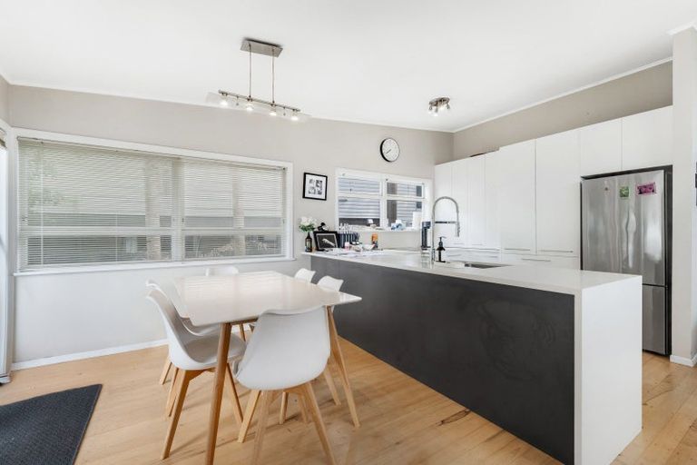 Photo of property in 11 Swan Crescent, Pakuranga, Auckland, 2010