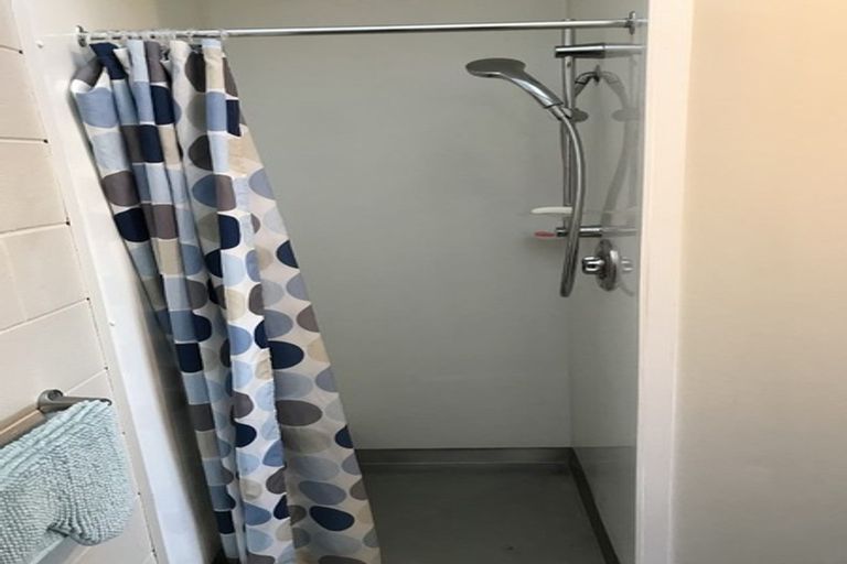 Photo of property in 17a Castle Crescent, Stokes Valley, Lower Hutt, 5019