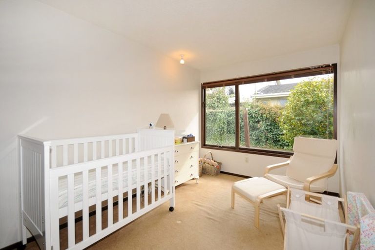 Photo of property in 91 Memorial Avenue, Ilam, Christchurch, 8053