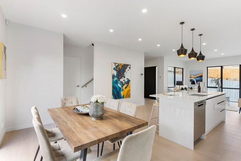 Photo of property in 17b Kathleen Street, Totara Vale, Auckland, 0627