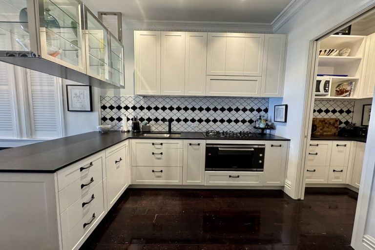 Photo of property in 322 Oriental Parade, Oriental Bay, Wellington, 6011