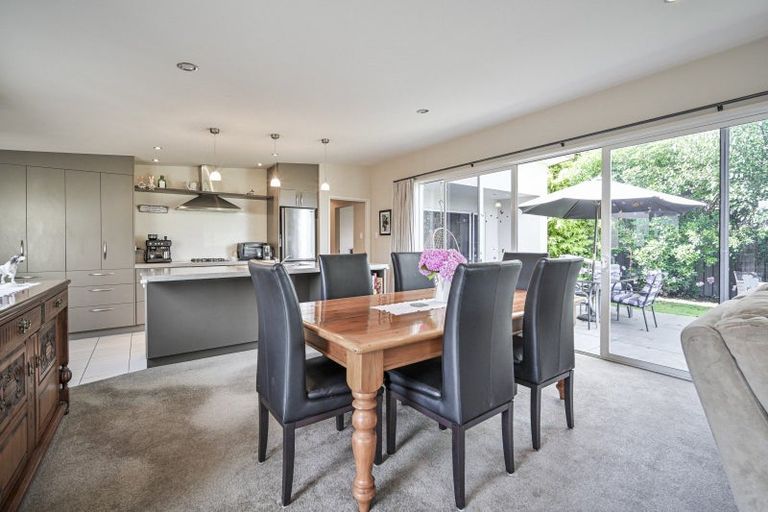 Photo of property in 16 Hikanui Drive, Havelock North, 4130