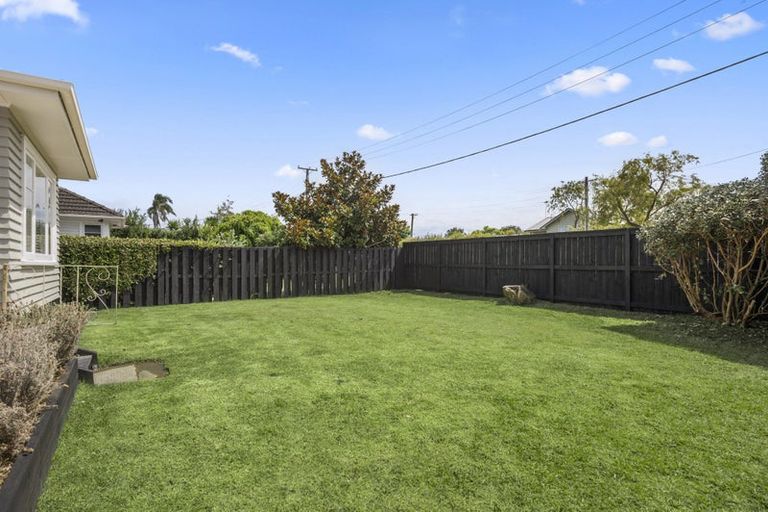 Photo of property in 1/50 Muir Avenue, Mangere Bridge, Auckland, 2022