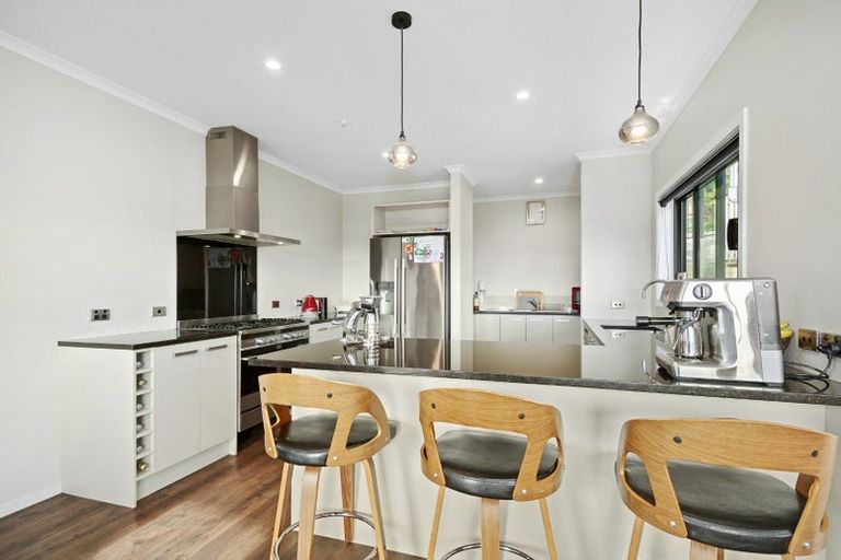 Photo of property in 13 Madeira Close, Whitby, Porirua, 5024