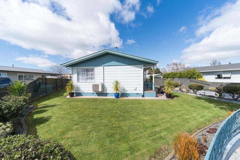 Photo of property in 8 Forbes Place, Kelvin Grove, Palmerston North, 4414