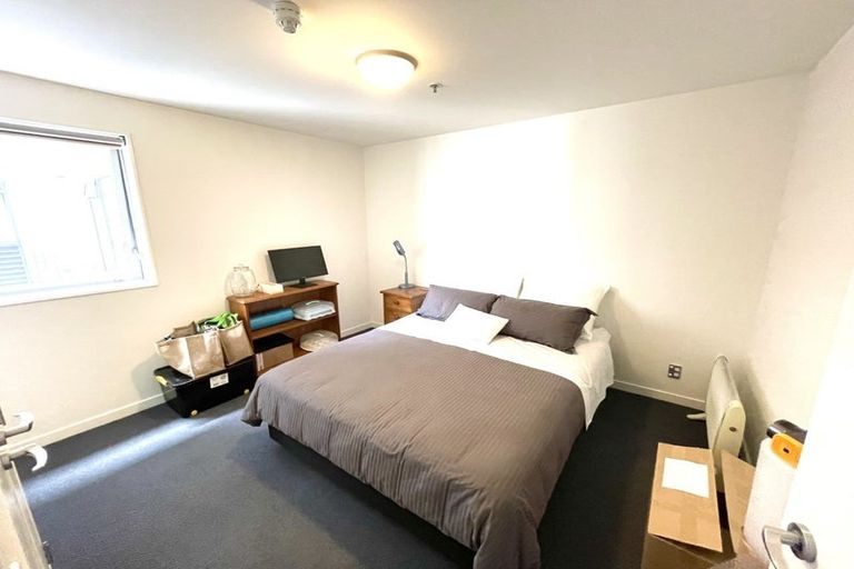 Photo of property in Montreaux Apartments, 5i/164 The Terrace, Wellington Central, Wellington, 6011