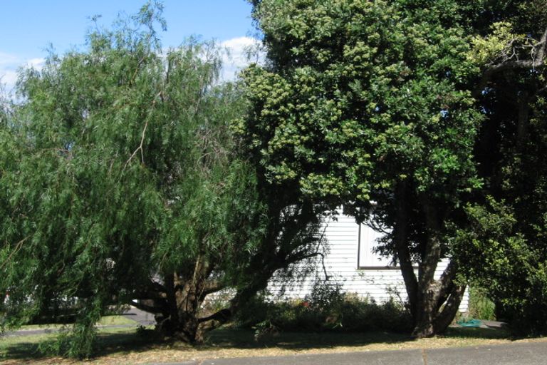 Photo of property in 10 Peter Terrace, Castor Bay, Auckland, 0620