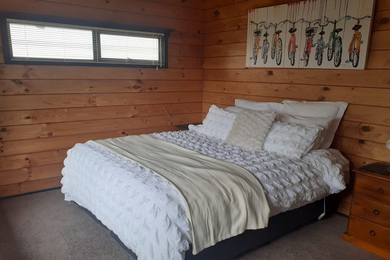 Photo of property in 8 Pararewa Drive, Whalers Gate, New Plymouth, 4310