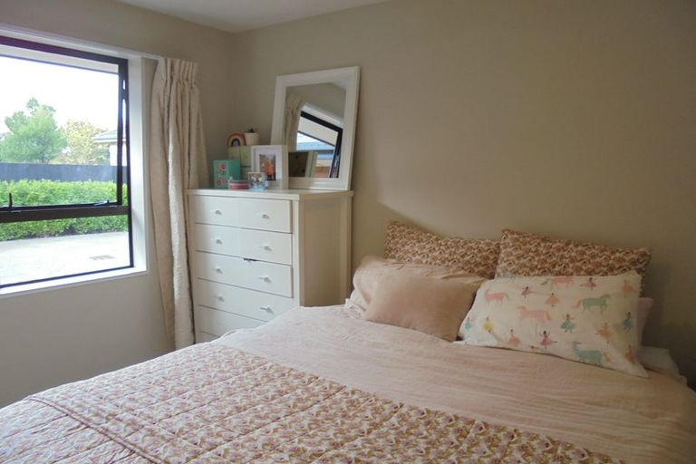 Photo of property in 2/39 Jennifer Street, Bryndwr, Christchurch, 8053