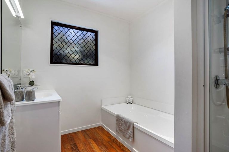 Photo of property in 17a Saltaire Street, Avondale, Auckland, 1026