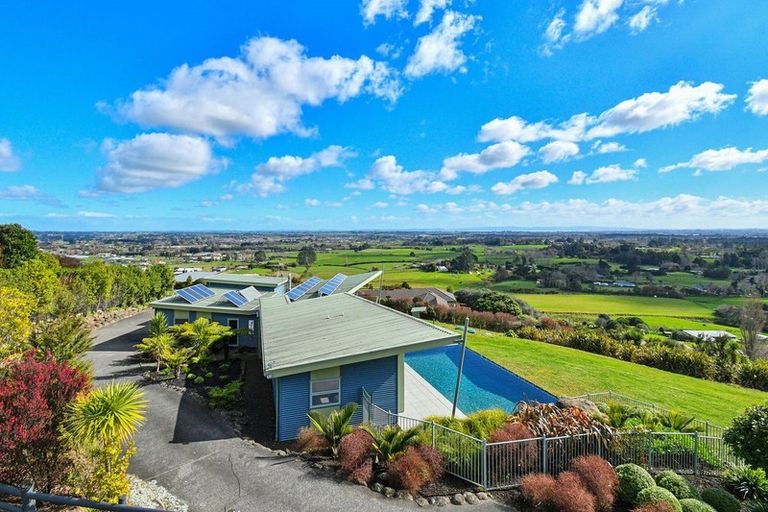 Photo of property in 43 Harry Dreadon Road, Opaheke, Papakura, 2584