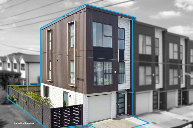 Photo of property in 1/107 Hobsonville Road, West Harbour, Auckland, 0618