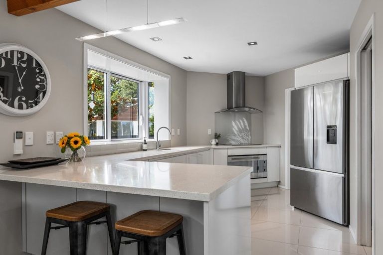 Photo of property in 481 Avonhead Road, Avonhead, Christchurch, 8042