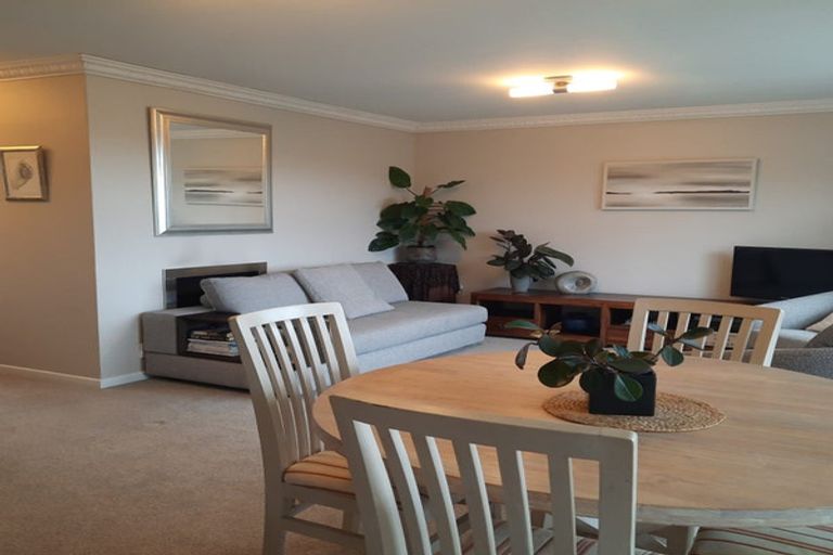 Photo of property in 3/2 Chilton Place, Howick, Auckland, 2014