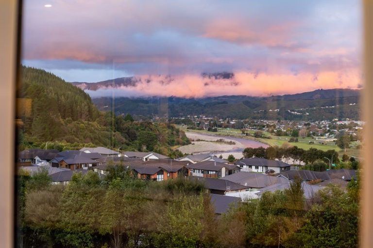 Photo of property in 64 Riverstone Drive, Riverstone Terraces, Upper Hutt, 5018