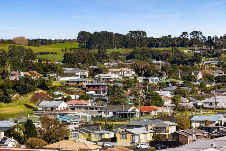 Photo of property in 2 Broadway, Waitara, 4320