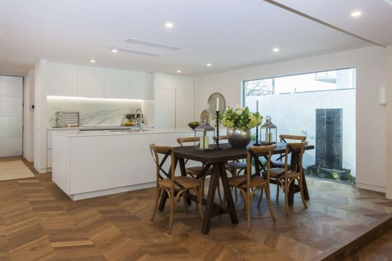 Photo of property in 16 Carlton Mill Road, Merivale, Christchurch, 8014