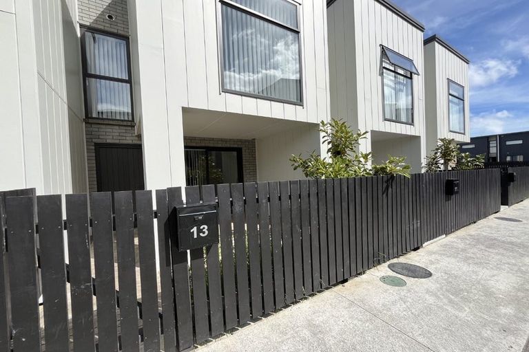 Photo of property in 13 Tukari Lane, Mangere Bridge, Auckland, 2022