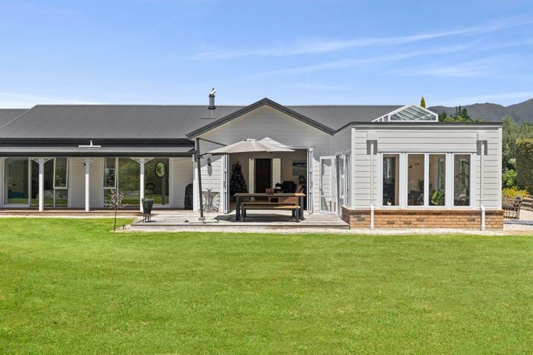Photo of property in 120 Patons Rock Road, Patons Rock, Takaka, 7182