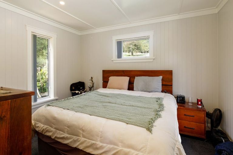 Photo of property in 16 Angle Street, Picton, 7220