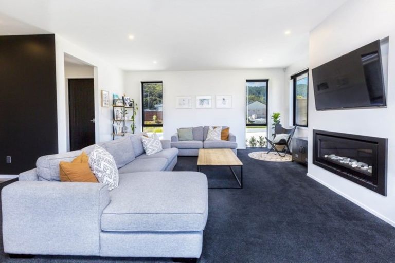 Photo of property in 17 Hopkirk Avenue, Wallaceville, Upper Hutt, 5018