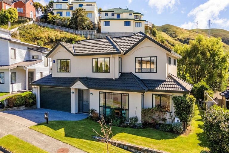 Photo of property in 4 Claverton Grove, Churton Park, Wellington, 6037
