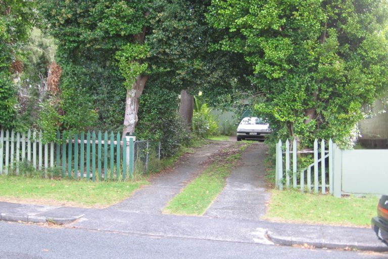 Photo of property in 4 Dawnhaven Drive, Te Atatu Peninsula, Auckland, 0610