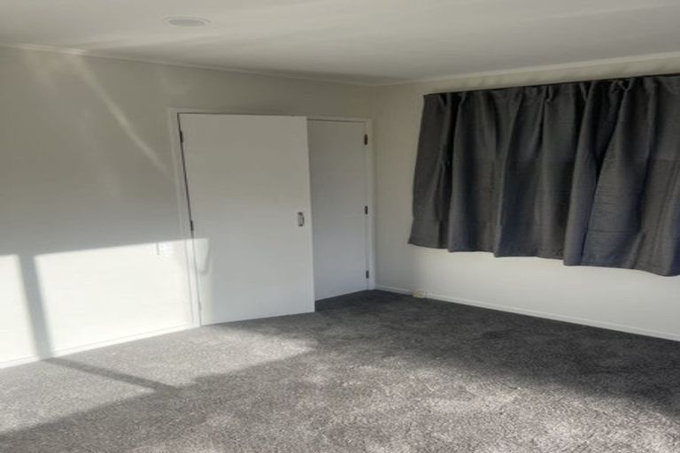Photo of property in 26 Waimumu Road, Massey, Auckland, 0614