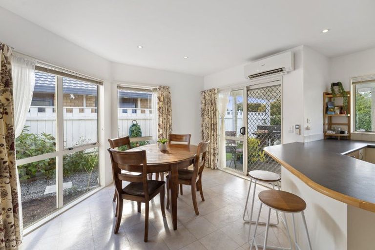 Photo of property in 5 Lorna Irene Drive, Raumati South, Paraparaumu, 5032