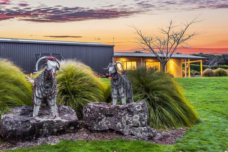 Photo of property in 530 Kahikatea Flat Road, Waitoki, Kaukapakapa, 0871