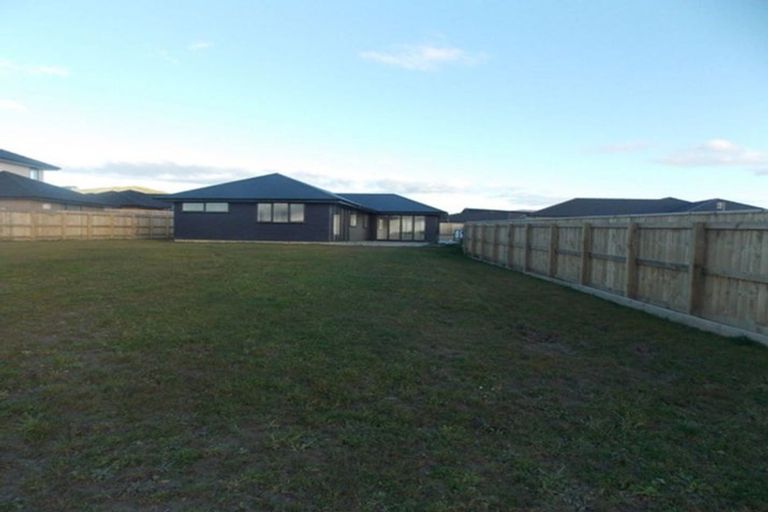Photo of property in 18 Sardinia Grove, Fitzherbert, Palmerston North, 4410