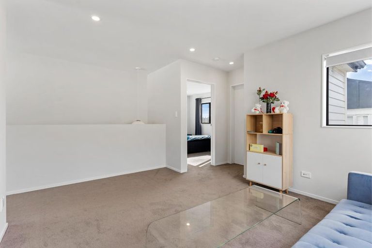 Photo of property in 86a Kelman Road, Kelston, Auckland, 0602