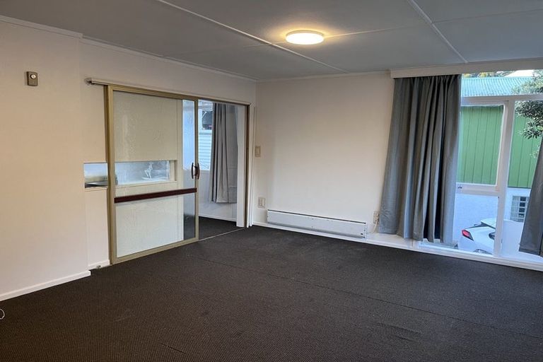 Photo of property in 38 Black Rock Road, Newlands, Wellington, 6037