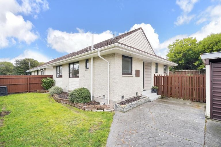 Photo of property in 1/10 Wadeley Road, Ilam, Christchurch, 8041