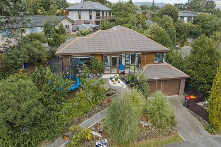Photo of property in 1 Springdale Grove, Fitzherbert, Palmerston North, 4410